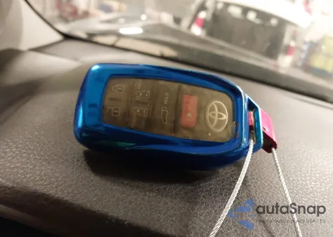 2022 Toyota Sienna Xle z USA, uszkodzony, nr VIN 5TDJRKECXNS097608